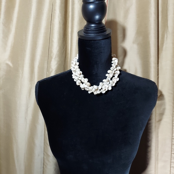 Natural shell necklace - Picture 2 of 5